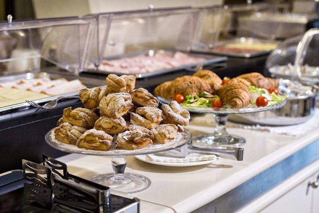 דסנזאנו דל גארדה Hotel Desenzano מראה חיצוני תמונה