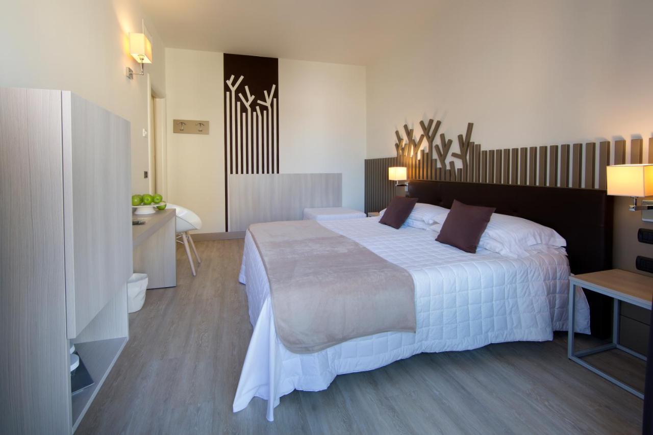 דסנזאנו דל גארדה Hotel Desenzano מראה חיצוני תמונה