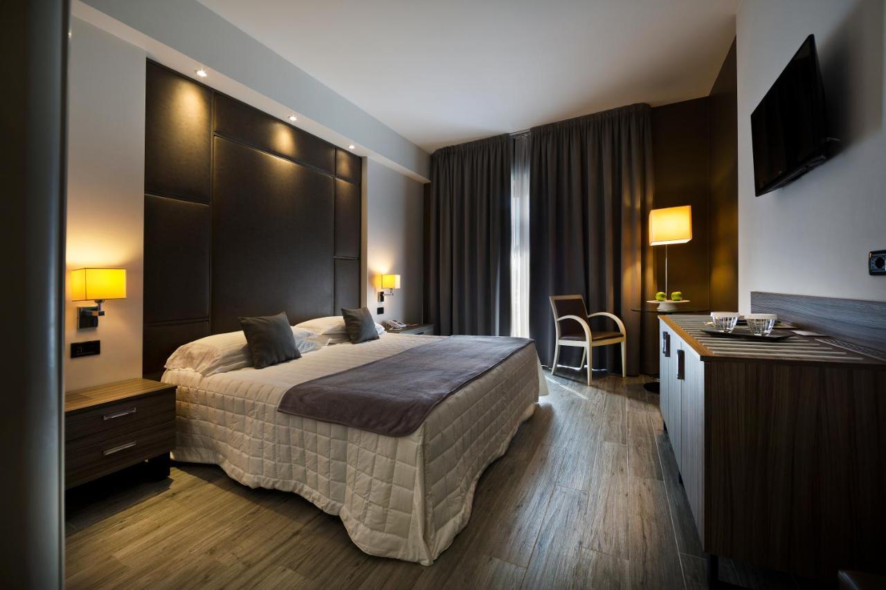 דסנזאנו דל גארדה Hotel Desenzano מראה חיצוני תמונה