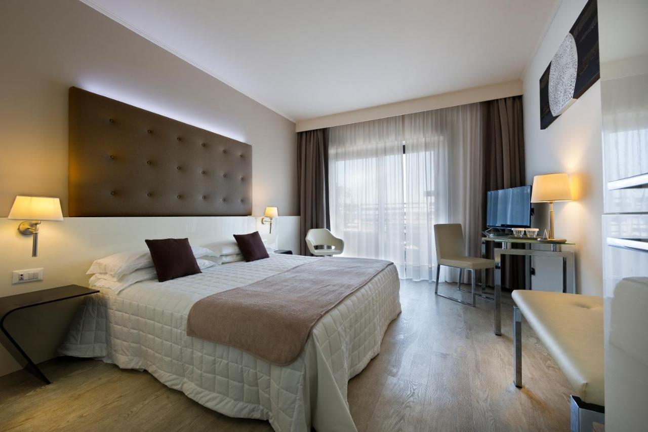 דסנזאנו דל גארדה Hotel Desenzano מראה חיצוני תמונה