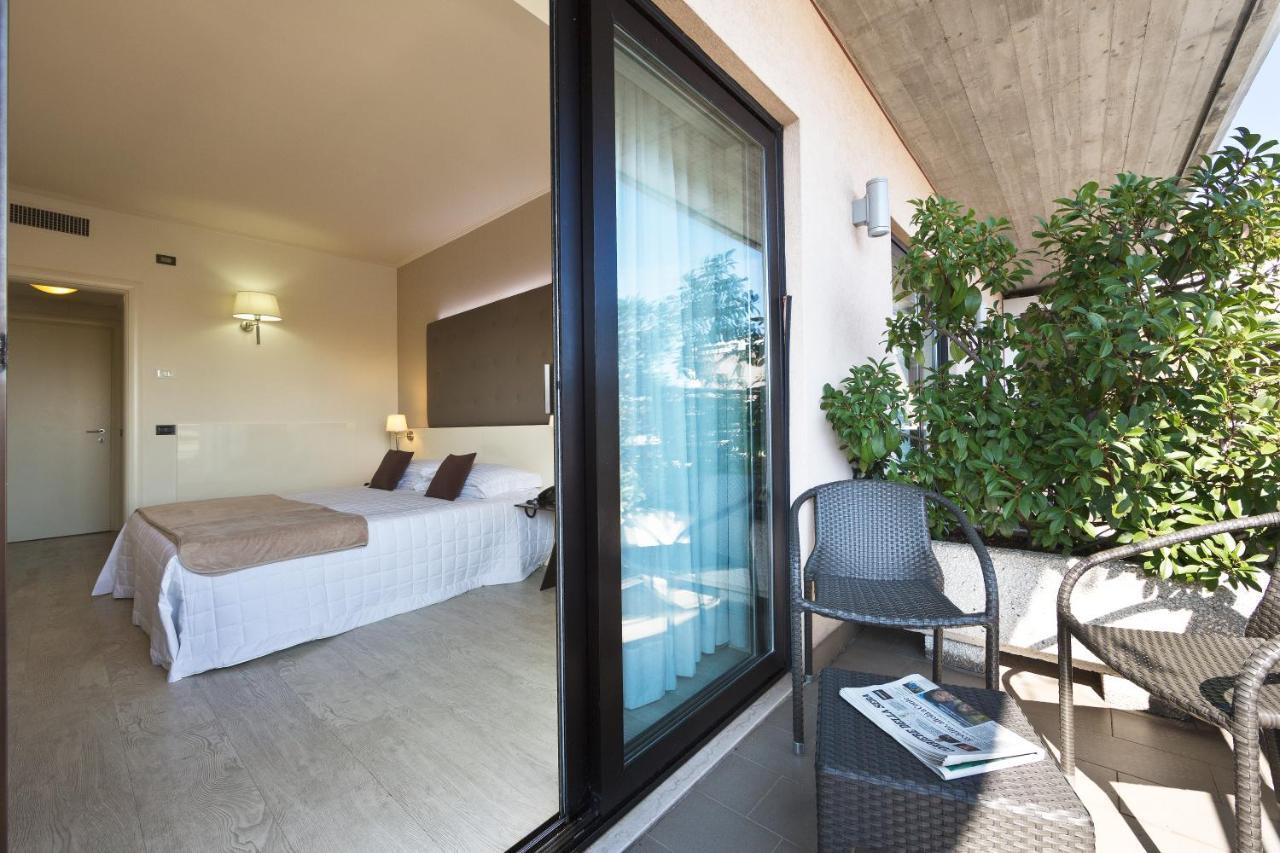 דסנזאנו דל גארדה Hotel Desenzano מראה חיצוני תמונה