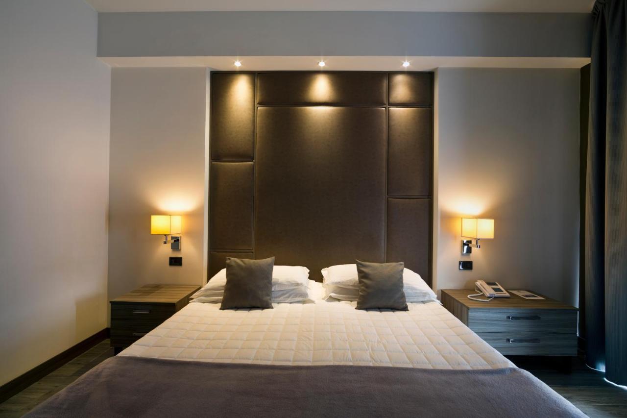 דסנזאנו דל גארדה Hotel Desenzano מראה חיצוני תמונה