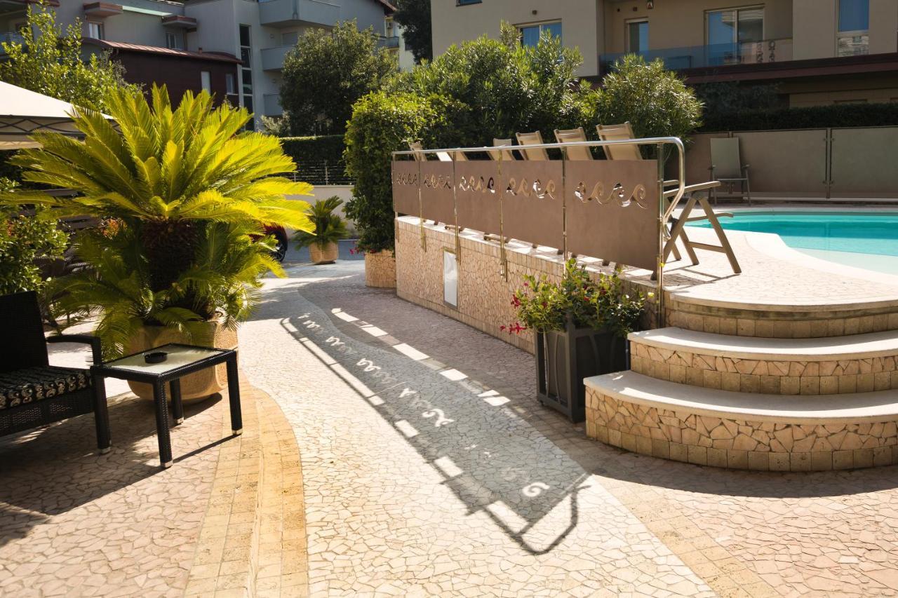 דסנזאנו דל גארדה Hotel Desenzano מראה חיצוני תמונה