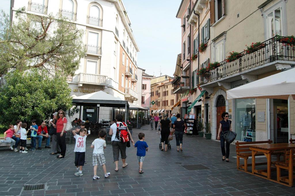 דסנזאנו דל גארדה Hotel Desenzano חדר תמונה