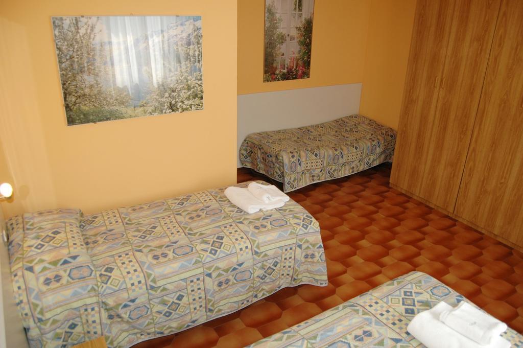 דסנזאנו דל גארדה Hotel Desenzano חדר תמונה