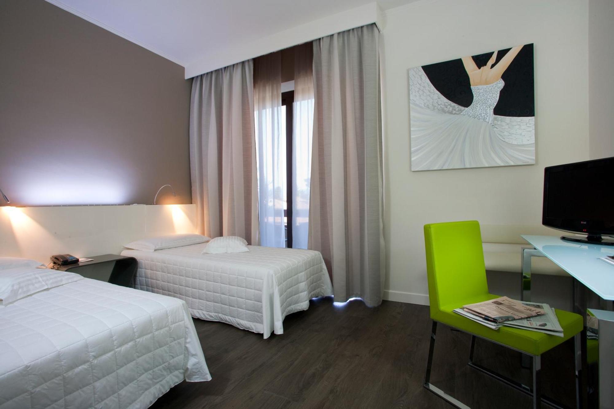דסנזאנו דל גארדה Hotel Desenzano מראה חיצוני תמונה