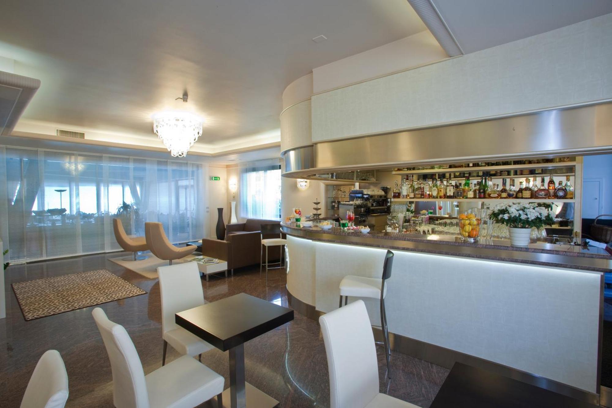 דסנזאנו דל גארדה Hotel Desenzano מראה חיצוני תמונה