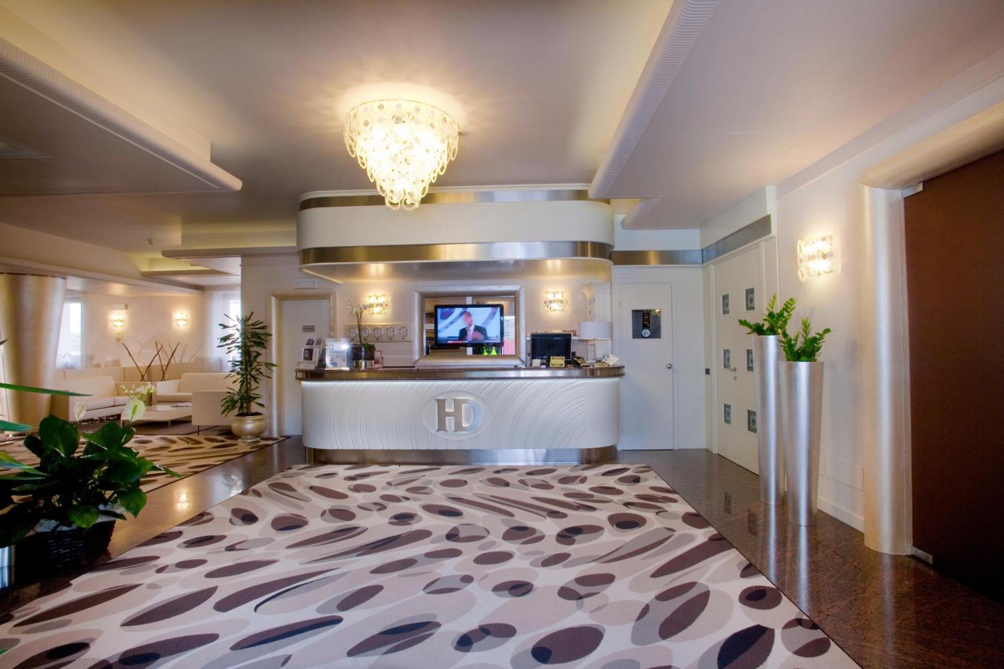 דסנזאנו דל גארדה Hotel Desenzano מראה חיצוני תמונה