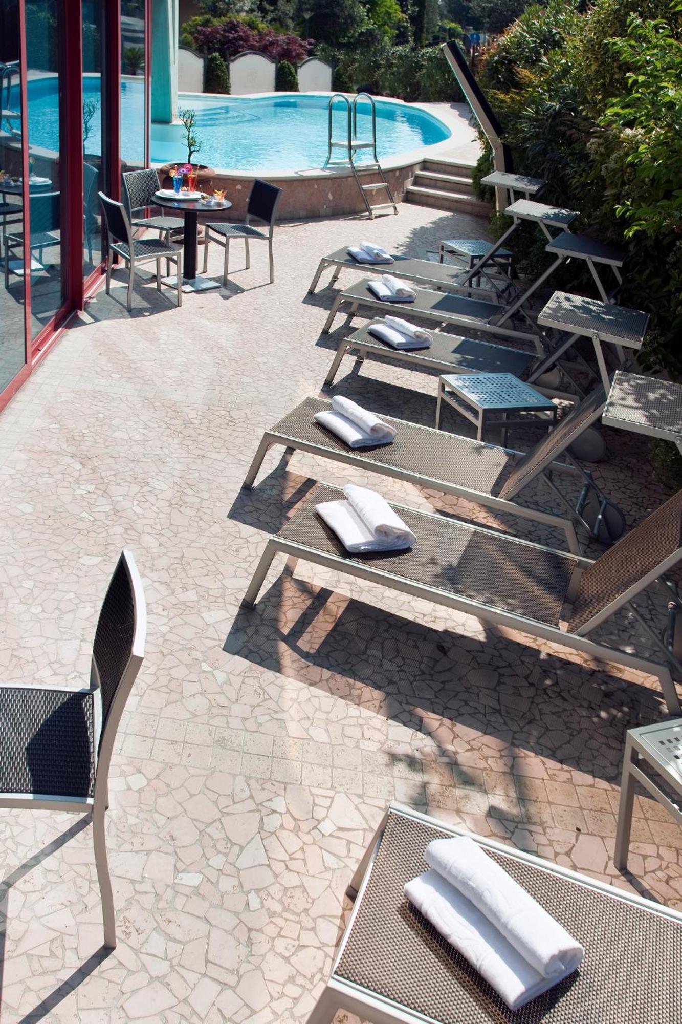 דסנזאנו דל גארדה Hotel Desenzano מראה חיצוני תמונה