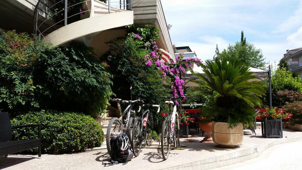 דסנזאנו דל גארדה Hotel Desenzano מראה חיצוני תמונה